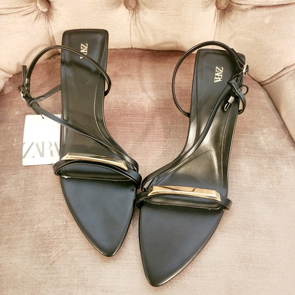 NWT Strappy Sandals - Picture 1 of 4
